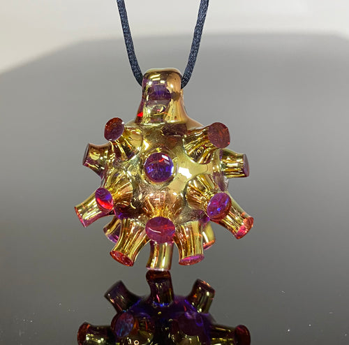 Golden expansion pendant